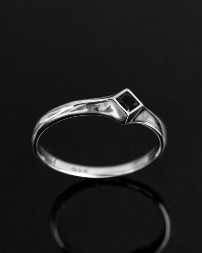 Onyx Arc Ring-Rings- Gold - US4 - Ask & Embla