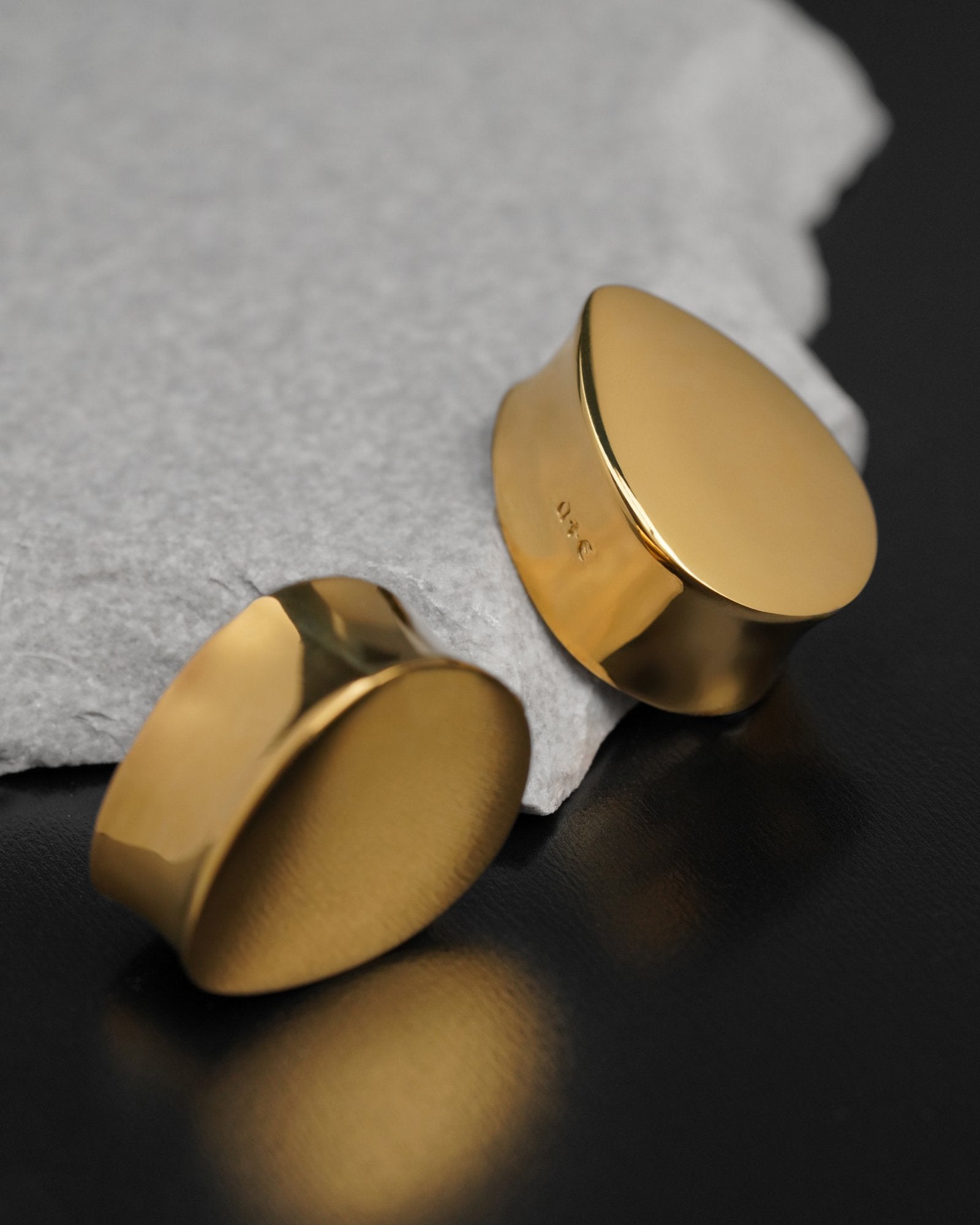 Gold plug online earrings