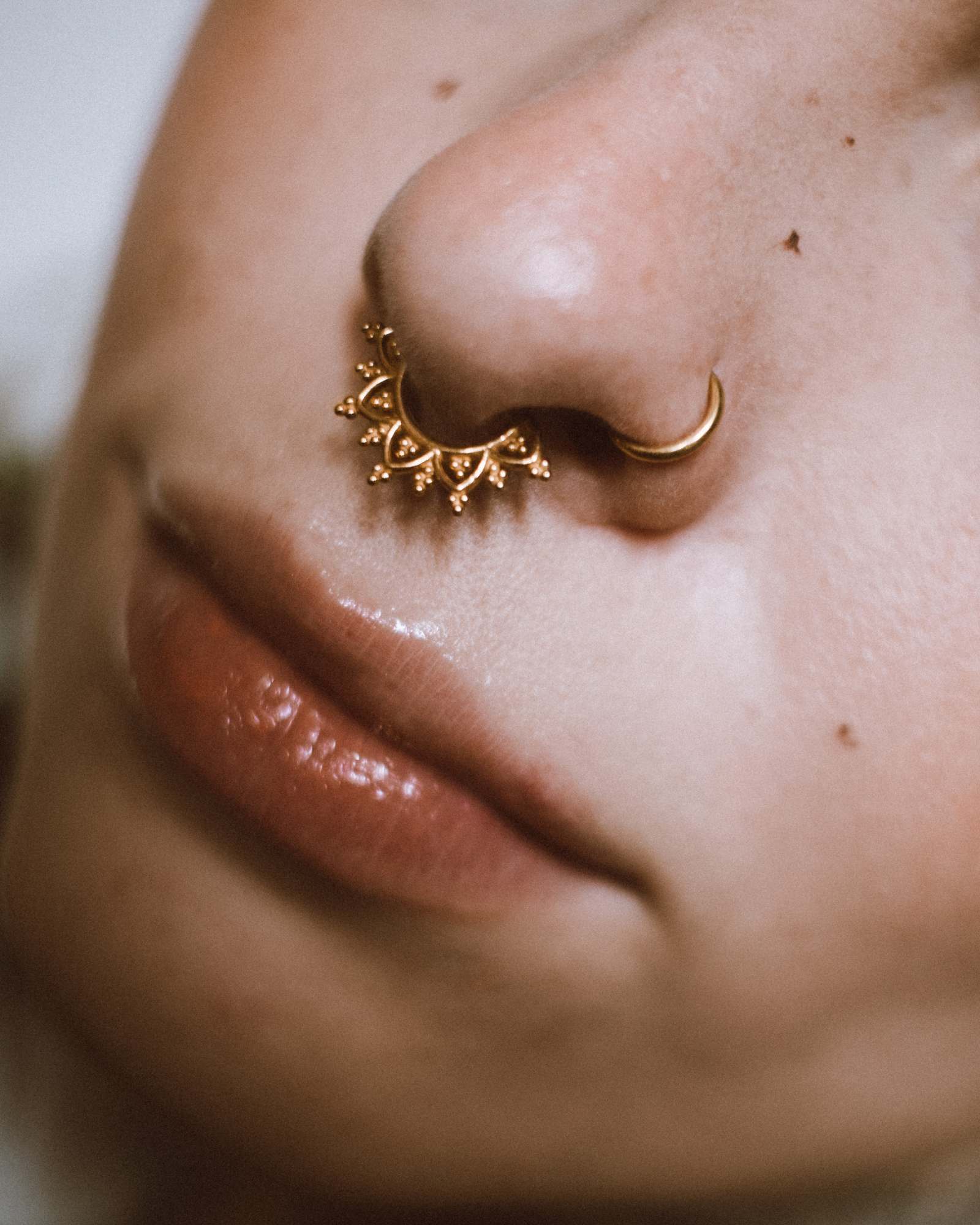 Crown deals septum piercing