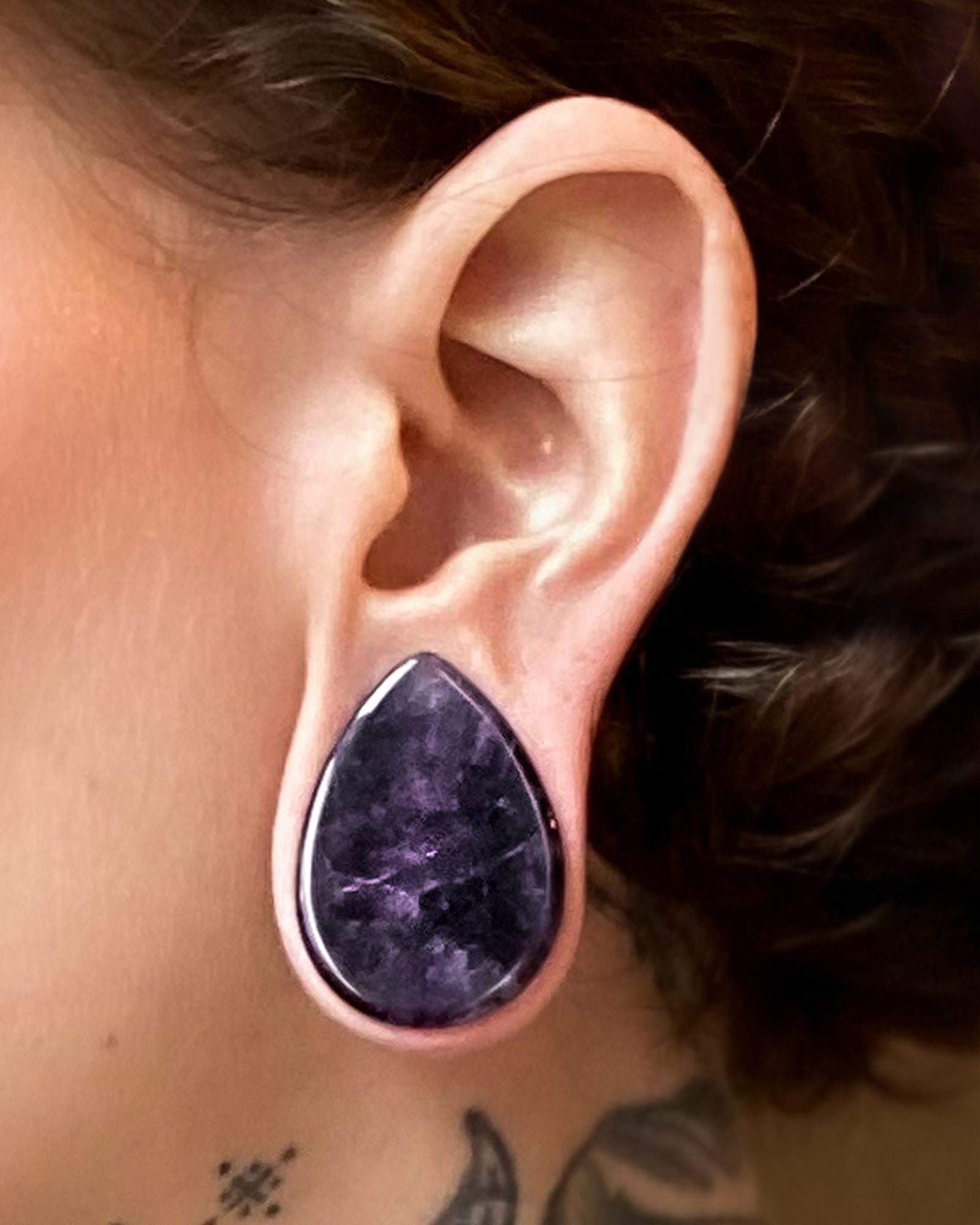 Amethyst ear store plugs