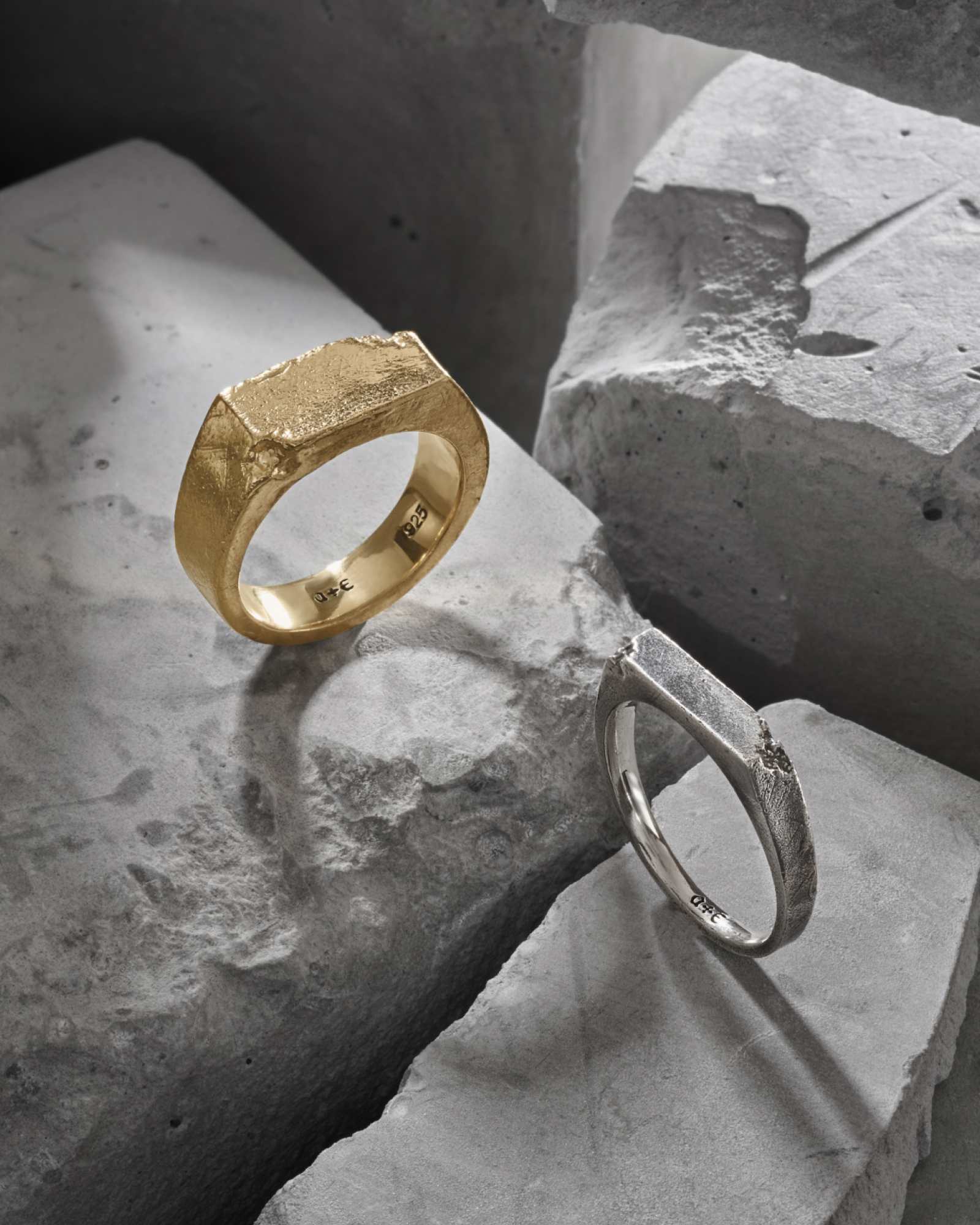 Brute Signet Ring-Rings- US 5 - Gold - Ask & Embla