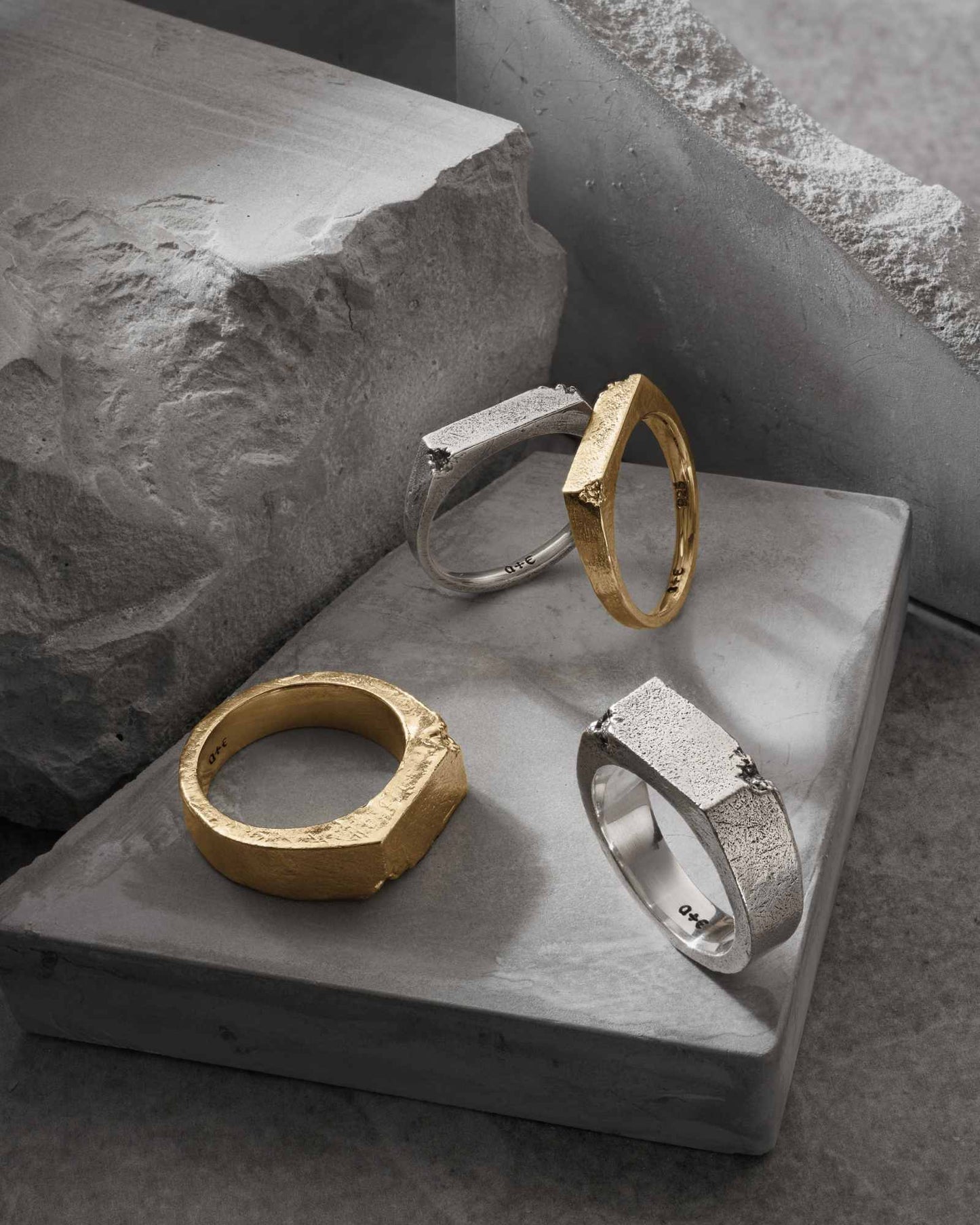 Brute Signet Ring-Rings- US 5 - Gold - Ask & Embla