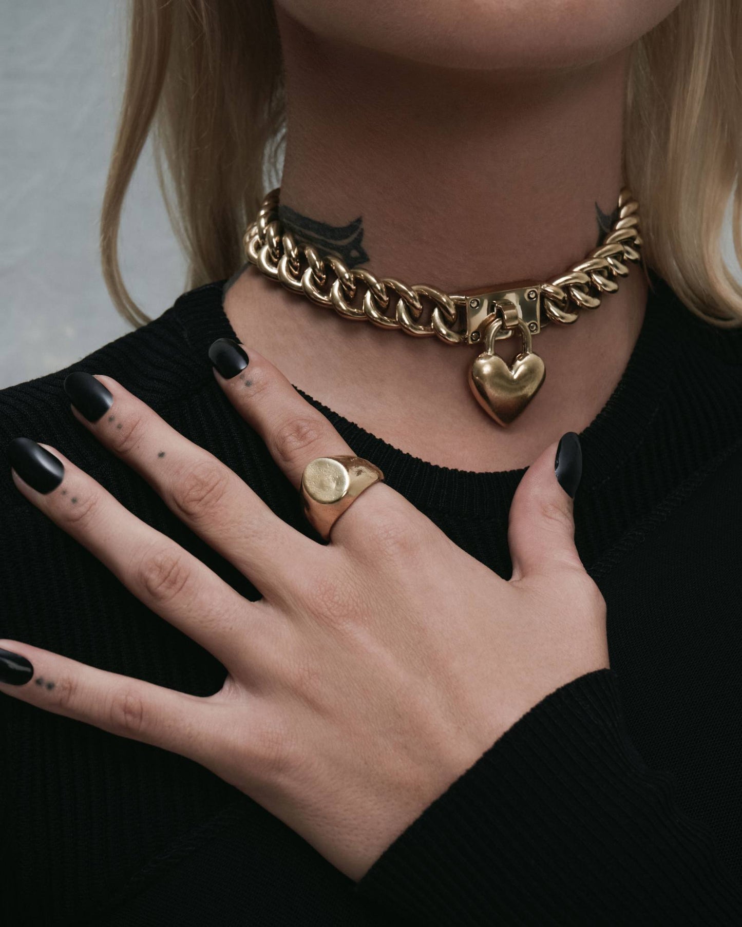 Ode Signet Ring-Rings- US 5 - Gold - Ask & Embla