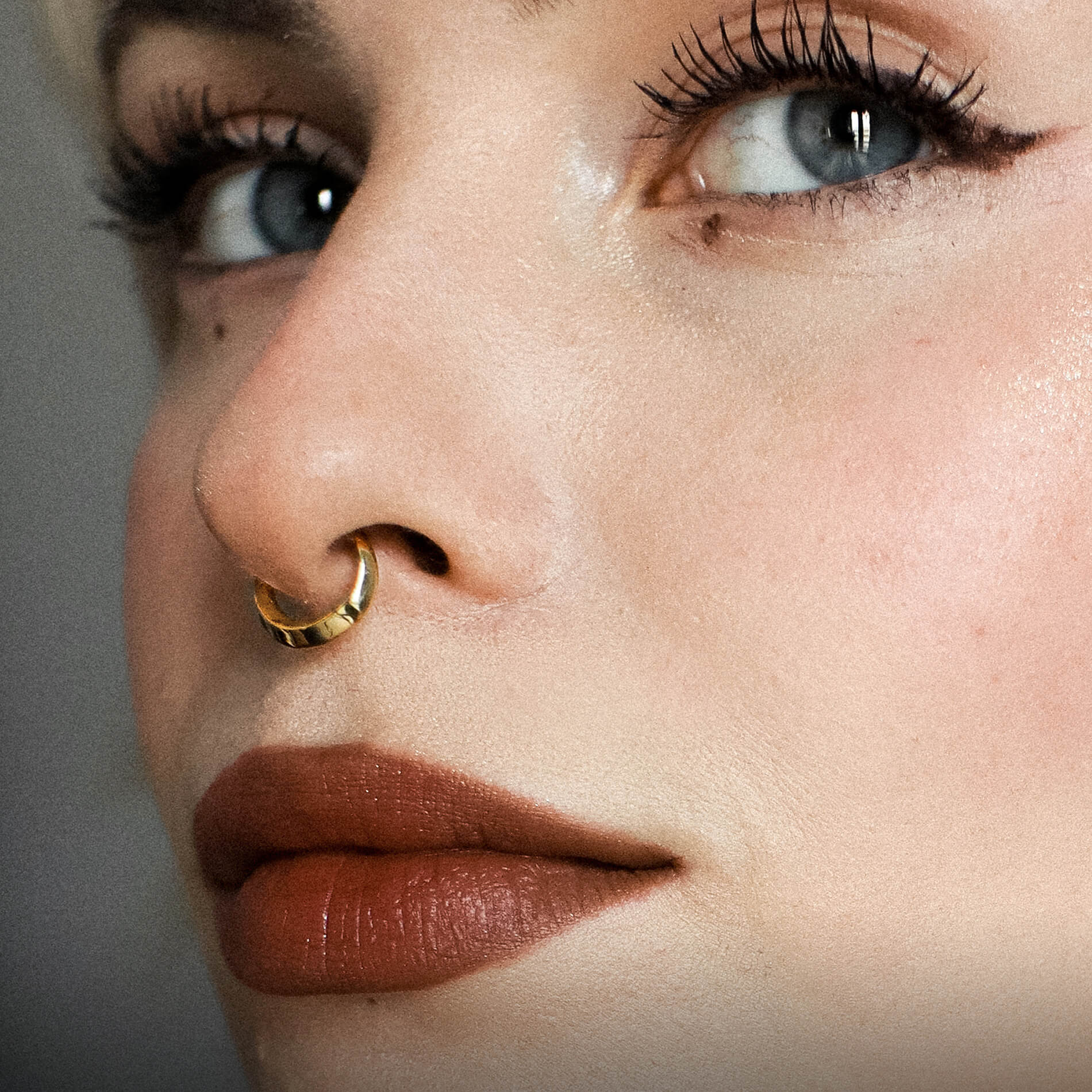 Small Middle Flower Nose Ring (Nath)